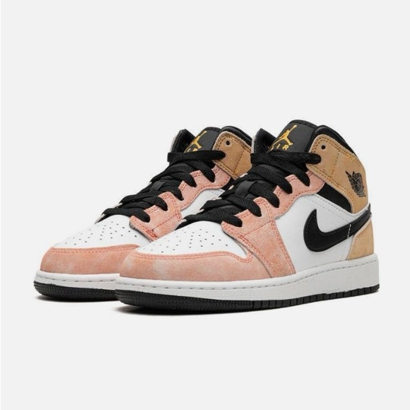 NIB Men Size 10 (Euro Sz 44) Jordan 1 Mid SE Sneakers Magic Ember/Sundial-White - Picture 3 of 17